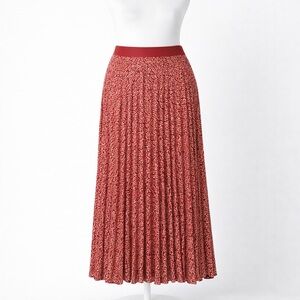 32. NWT Vince Camuto Red Abstract Pleated Skirt (XL)